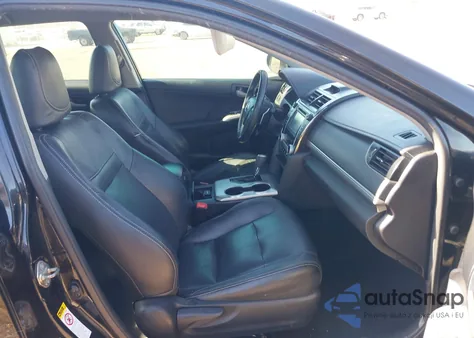 2014 Toyota Camry Se z USA, uszkodzony, nr VIN 4T1BF1FK2EU870592